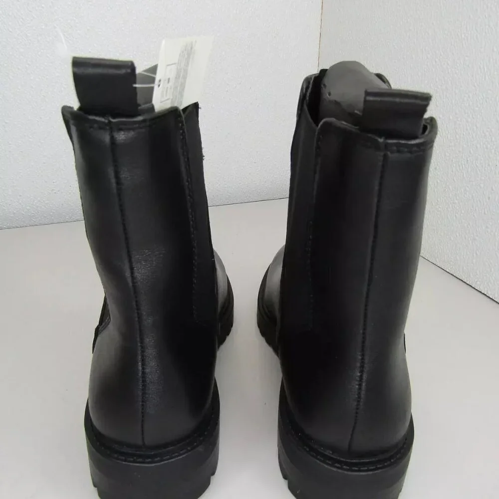 NEW BANANA REPUBLIC Womens Fashion Chelsea Lug Sole Boot Black Leather Size 6